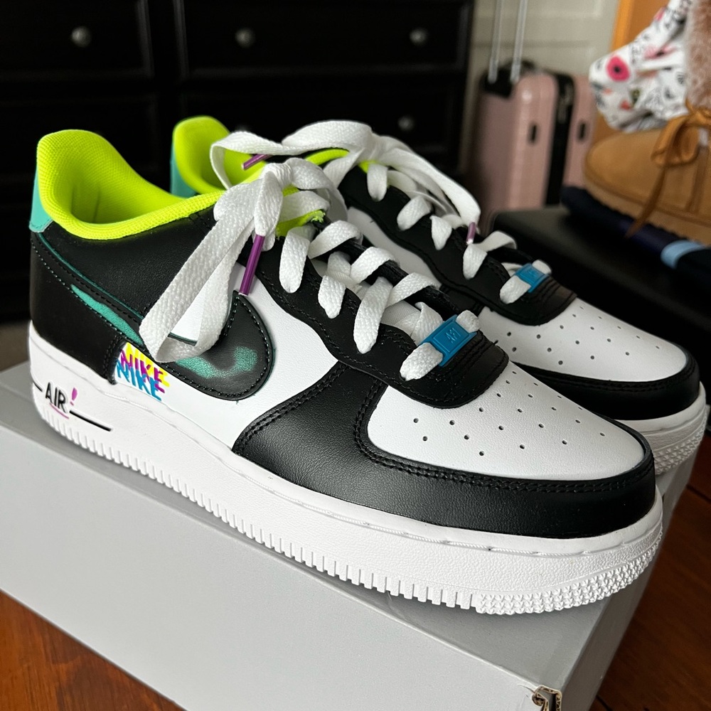 Nike Air Force 1 LV8 (GS) Size 6.5Y or 8W